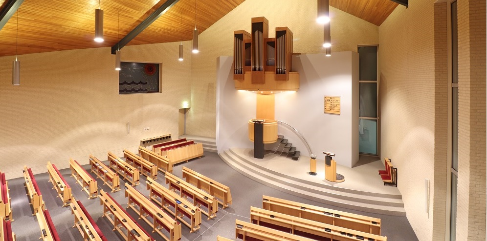 Foto: interieur GG Nieuwerkerk (Zeeland). De gemeente werd geïnstitueerd in 1856 en bestaat nu 170 jaar.