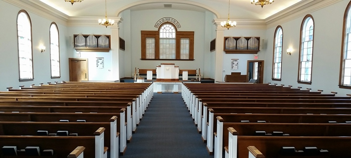Foto: interieur kerkgebouw Grand Rapids Covell (N.R.C.). Deze week wordt de Generale Synode van de N.R.C. in dit kerkgebouw gehouden.