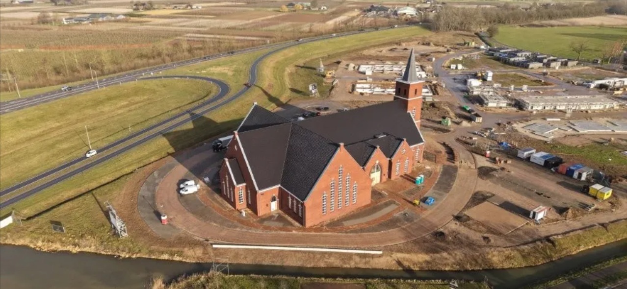 Op vrijdag 17 april neemt de gemeente Kesteren het nieuwe kerkgebouw in gebruik. Vanaf oktober 2024 is aan dit gebouw gewerkt.