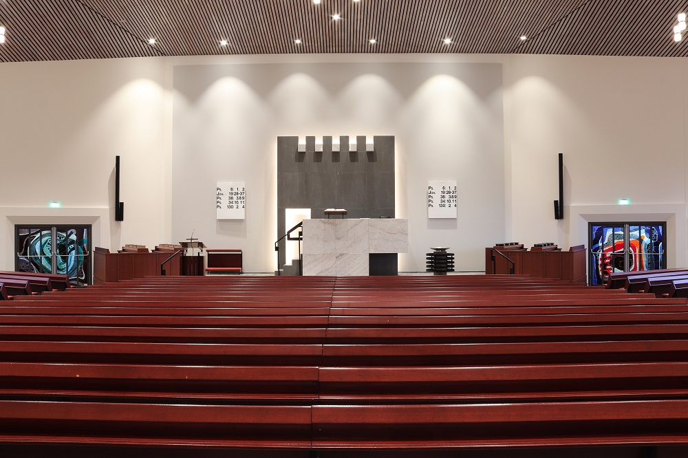 Foto: interieur GG Ridderkerk. Deze week wordt kand. H.R. Keurhorst als predikant aan de gemeente verbonden.