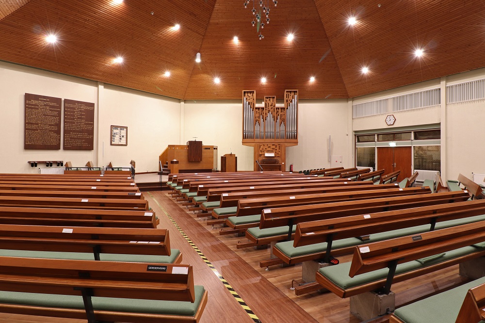 De stad Rotterdam telt 4 gemeenten en een evangelisatiepost. Eén van deze is 'IJsselmonde' (foto) en bestaat deze week 100 jaar.